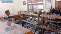 Sudarsono mengaku mulai mengoleksi fosil sejak tahun 1975. 