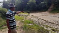 Fosil tersebut ditemukan di aliran Bengawan Solo yang hanya berjarak sekitar 100 meter dari rumahnya.