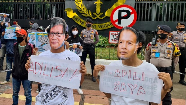 Aksi Kamisan Berpayung Hitam di Depan KPK-Kejagung