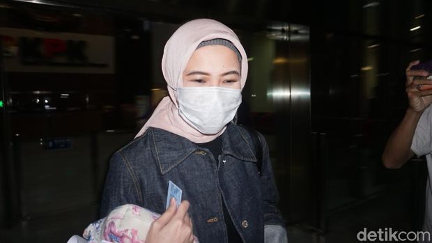 Anak eks Sekretaris Mahkamah Agung (MA) Nurhadi, Rizqi Aulia Rahmi (Ibnu Hariyanto/detikcom)