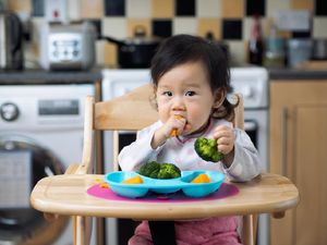 Makanan Tertentu Bisa Bikin Anak Cerdas? Dokter: Itu Mitos!