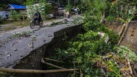 Hujan yang mengguyur Desa Omu dan Desa Tuva di Kabupaten Sigi Kamis (18/6/2020) dini hari itu juga merusak pemukiman warga termasuk fasilitas sekolah dan rumah ibadah. 