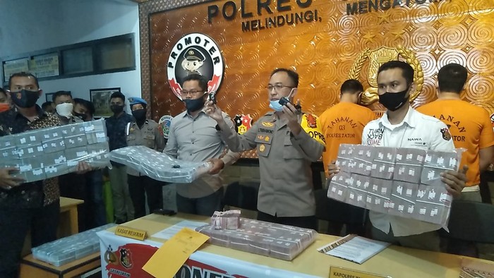 Barang bukti uang tunai Rp 3,5 miliar di kasus investasi bodong di Tana Toraja