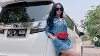 Sebab dirinya butuh pria yang bisa menafkahi ia dan ketiga anaknya itu. Dok. Instagram/bebizie