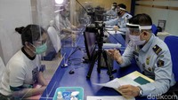 Kantor imigrasi Jakarta Pusat hanya melayani 96 warga tiap harinya.