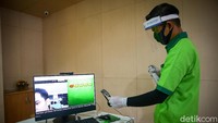 Peralatan untuk video conference akan disterilkan setelah digunakan.