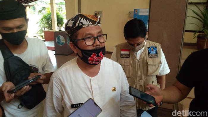 Bupati Cirebon Imron Rosyadi