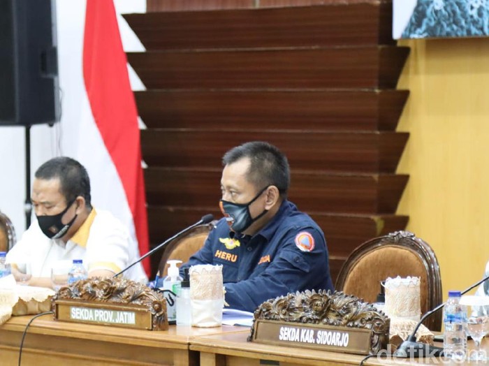 Kasus COVID-19 di Jawa Timur terus bertambah khususnya di Surabaya Raya (Surabaya, Gresik, Sidoarjo). Hingga saat ini ada 5.907 kasus positif COVID-19 di Surabaya Raya.
