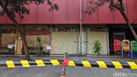 Tampak kios-kios ditutup, Kamis (18/6).
