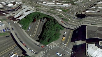 Jalanannya dan mobilnya jadi gepeng dan berbentuk peletat-peletot. Foto: via Go Social