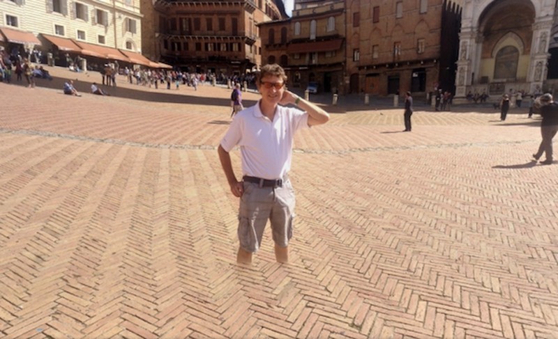 Glitch yang ada pada Google Maps biasa terjadi. Tapi terkadang hasilnya bisa mengocok perut karena menampilkan gambar yang aneh.