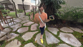 Udah bergaya keren, kok tega sih dibikin menciut begini, huhu. Foto: via Go Social