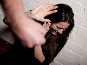 Istri Korban KDRT Tak Tega Minta Cerai karena Suami karena Terlilit Utang