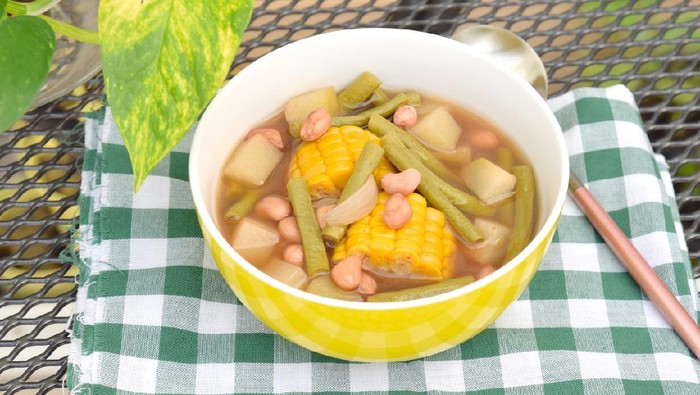 Sayur asem, Indonesian food. Vegetable in tamarind soup. Common ingredients are peanuts, corn, chayote and long bean.