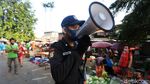 Pedagang Pasar Perumnas Klender Terapkan Jaga Jarak