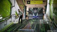 Zulfikri mengungkapkan ada aturan baru yang harus dipatuhi para penumpang kereta. Aturan itu antara lain menjaga jarak, menggunakan masker, baju lengan panjang hingga mengurangi komunikasi selama di kereta.