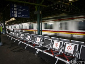 Video Penumpang Kereta Terkunci di Kereta Akibat Ketiduran