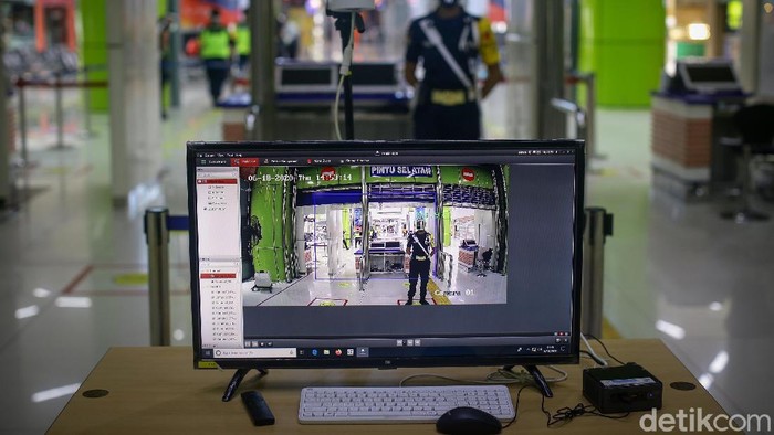 Transportasi umum seperti kereta juga memiliki sederet aturan ketat untuk para penumpang yang ingin bepergian. Salah satunya di Stasiun Gambir.