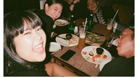 Kangen buka puasa bersama teman-temannya, Jordi unggah foto seru saat buka puasa bersama di tahun lalu. Menunya ada sushi sampai pizza. Foto: Intsgaram @jordionsu
