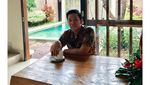 10 Momen Kulineran Hits Jordi Onsu yang Doyan Makan Ayam Geprek