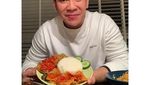 10 Momen Kulineran Hits Jordi Onsu yang Doyan Makan Ayam Geprek