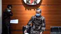 KPK menemukan sejumlah permasalahan dalam empat aspek terkait pelaksanaan program tersebut. Pertama, permasalahan dalam proses pendaftaran. Alex mengatakan, berdasarkan data Kementerian Tenaga Kerja (Kemenaker) dan BPJS Ketenagakerjaan, data pekerja yang terkena PHK dan sudah dipadankan NIK-nya berjumlah 1,7 juta pekerja terdampak (whitelist). Namun, menurutnya, hanya sebagian kecil dari whitelist itu yang mendaftar secara daring, malah banyak pendaftar tapi bukan sasaran dari program tersebut.
