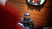 Wakil Ketua Komisi Pemberantasan Korupsi (KPK) Alexander Marwata memberikan keterangan pers kepada awak media terkait hasil kajian program Kartu Prakerja di gedung KPK, Rasuna Said, Jakarta, Kamis (18/06/2020).