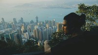 Saat ke Hong Kong, Daniel tak lupa untuk menikmati keindahan kota dari ketinggian. (Daniel Adnan/Instagram)