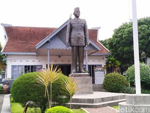 Wisata Sejarah Makam Bung Karno di Hari Lahir Sang Proklamator