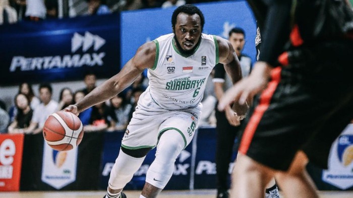 Pemain Louvre Surabaya Martavious Irving