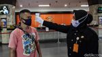 Melihat Sibuknya Aktivitas di Kantor Pos Saat New Normal