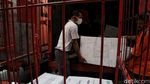 Melihat Sibuknya Aktivitas di Kantor Pos Saat New Normal