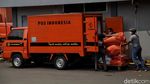 Melihat Sibuknya Aktivitas di Kantor Pos Saat New Normal