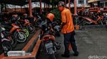 Melihat Sibuknya Aktivitas di Kantor Pos Saat New Normal