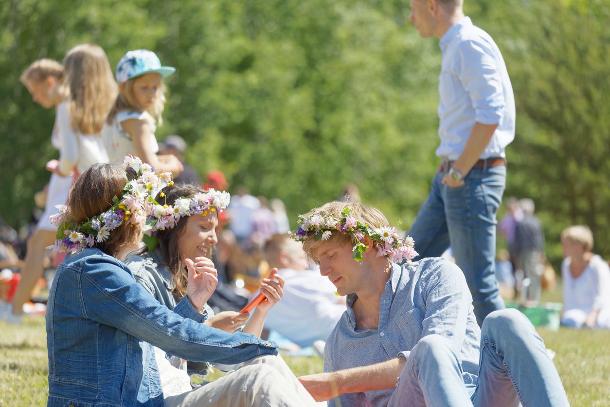 Tak Seram Seperti di Film, Ini Festival Midsommar di Dunia Nyata