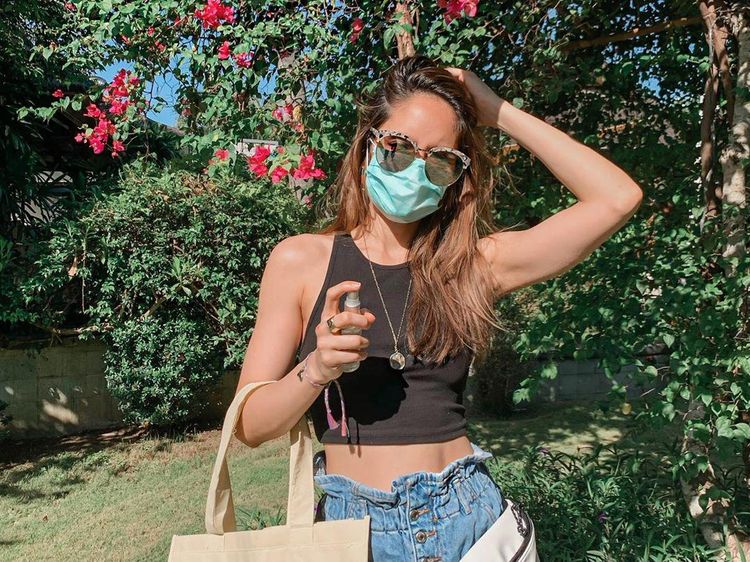 Adu OOTD 10 Artis Belanja di Tengah Pandemi, Mayangsari Hingga Cinta Laura