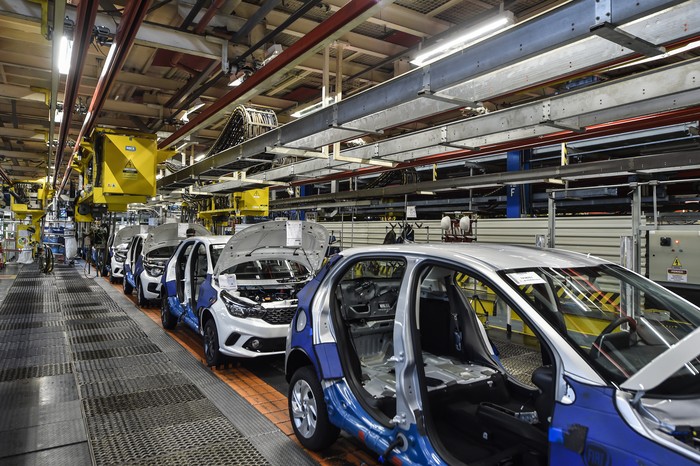 Produsen mobil asal Itali, Fiat Chrysler SA, sudah mulai mengoperasikan pabriknya di Brasil. Yuk, intip aktivitasnya.