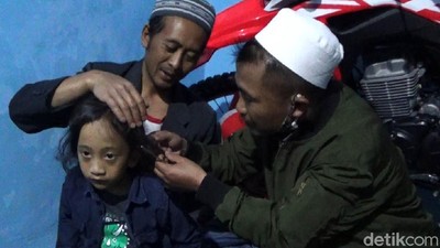 Gelaran Cukur Rambut Gimbal Anak Dieng Digelar Sederhana