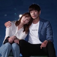 Drakor Another Oh Hae Young merupakan jenis melodrama yang melibatkan banyak air mata dan pertengkaran. Cerita romansa antara Oh Hae Young (Seo Hyun Jin) dan Park Do Young (Eric Mun) sangat intens sehingga membuat dua karakternya disukai penonton. Karakter mereka juga disebut dihidupkan dengan sangat baik oleh Eric dan Seo Hyun Jin. Beberapa adegan berciuman juga digambarkan dengan intens. Foto: tvN