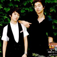 Coffee Prince merupakan salah satu drama fenomenal yang melambungkan nama Gong Yoo dan Yoon Eun Hye. Penonton pasti tak pernah lupa betapa menggemaskannya Choi Han Gyuk (Gong Yoo) saat jatuh cinta pada Go Eun Chan (Yoon Eyn Hye) yang menyamar menjadi pria, hingga Han Gyuk mempertanyakan orientasi seksualnya sendiri. Romantis dan manis, drama korea klasik ini sukses bikin para penonton baper. Foto: MBC