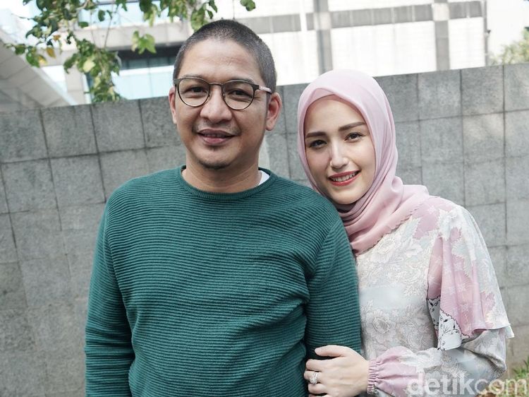 Senyum Bahagia Pasha Ungu dan Adelia Wilhelmina Setelah Jalani LDR