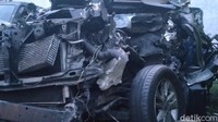 Nurudin menyebut truk tronton yang diseruduk dikemudikan M Erwan Efendi (35) warga Sragen. Dari temuan di lapangan, diduga Topan mengemudi dalam kecepatan tinggi.