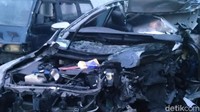 Sementara itu, Kanit Laka Satlantas Polres Pemalang, Iptu Nuryadi mengatakan, dugaan sementara kecelakaan karena pengemudi mengantuk. Selain itu, sopir minibus itu juga melaju dengan kecepatan tinggi.