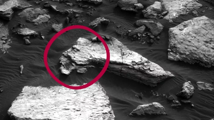 penampakan objek aneh di Mars
