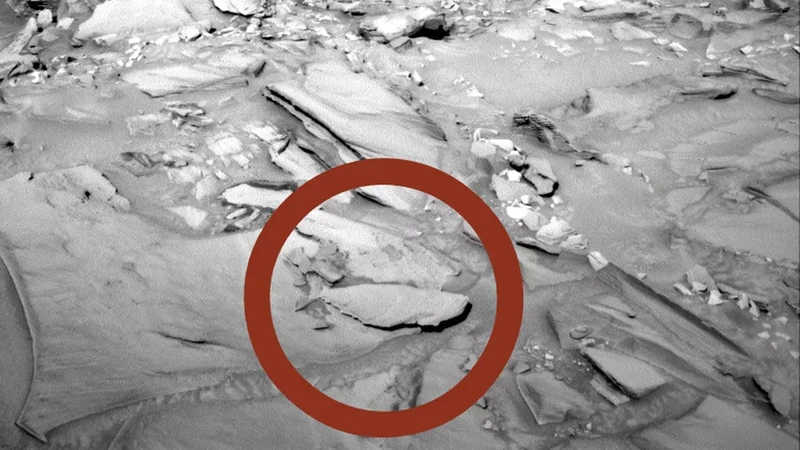 penampakan objek aneh di Mars