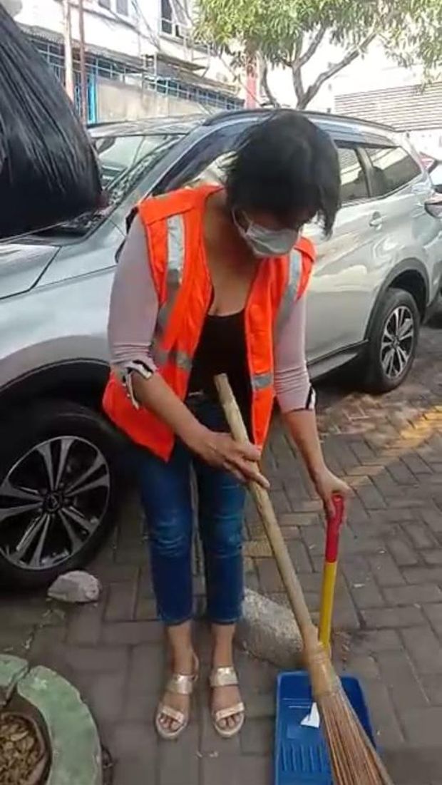 Pengunjung Pasar Gondangdia disanksi