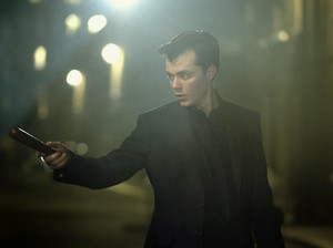 Pennyworth Disandingkan dengan Trilogi Batman Christopher Nolan