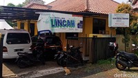 Jika pengunjung sakit atau memiliki gejala COVID-19, TMII telah menyediakan pos kesehatan yang terletak di parkir utara dan poliklinik yang siap menolong pengunjung. Bila kondisi tidak membaik, TMII akan melarikan pengunjung ke rumah sakit terdekat yaitu RSUD Cipayung dan RS Ridwan Meuraksa. (Foto: Putu Intan/detikcom)