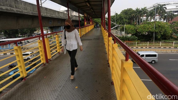 Penataan ini bertujuan untuk memberikan kenyamanan kepada para pengguna kereta api saat akan menuju dan tiba di stasiun. Agung Pambudhy/detikcom. Penataan ini bertujuan untuk memberikan kenyamanan kepada para pengguna kereta api saat akan menuju dan tiba di stasiun. Agung Pambudhy/detikcom.