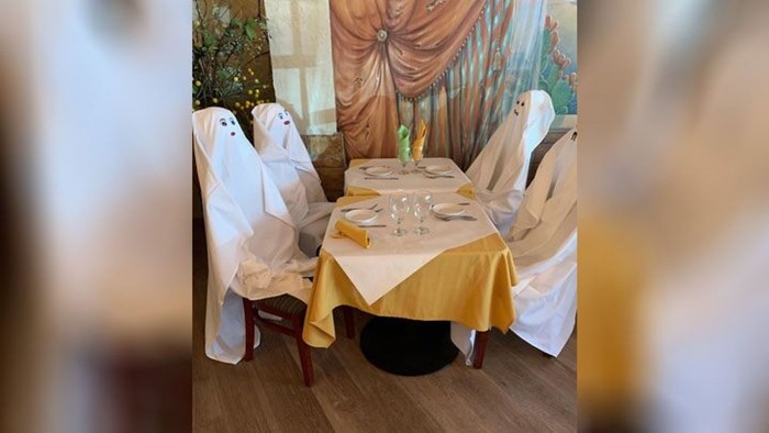Restoran pakai hantu untuk social distancing